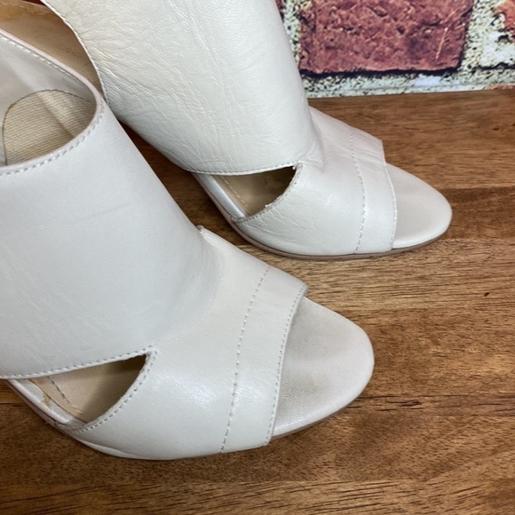 Marc Fisher Soft Leather Neutral Peep Toe Sling Back Heeled Sandals Size 7 - Picture 5 of 17